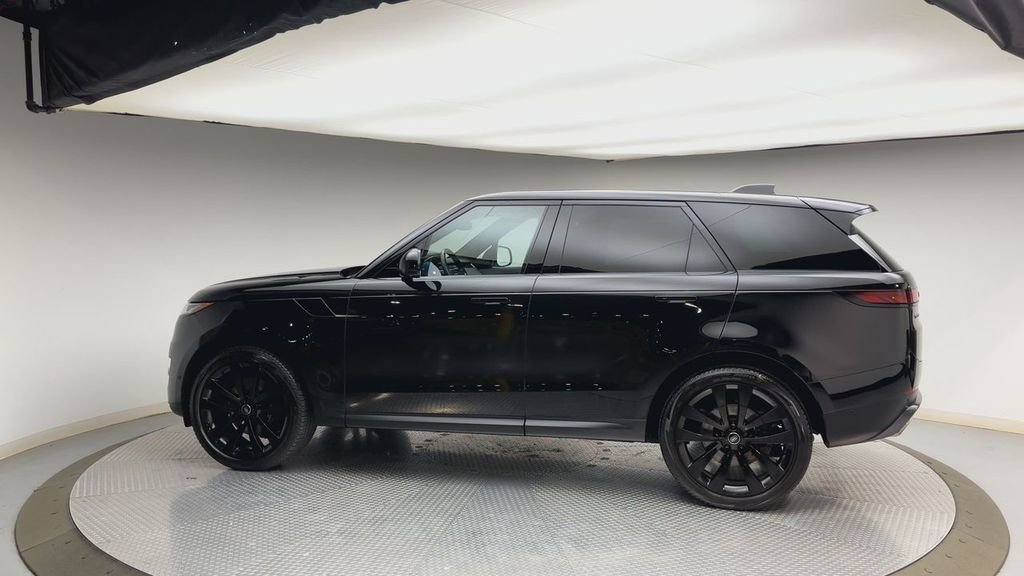 Used 2023 Santorini Black Metallic Land Rover SE image 5