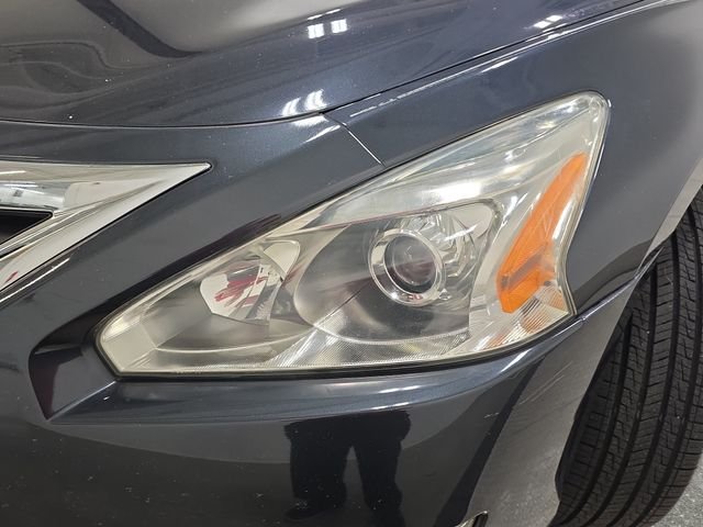 Used 2015 Blue Nissan 2.5 S image 28