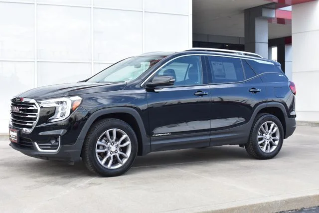 Used 2024 Black GMC SLT image 2