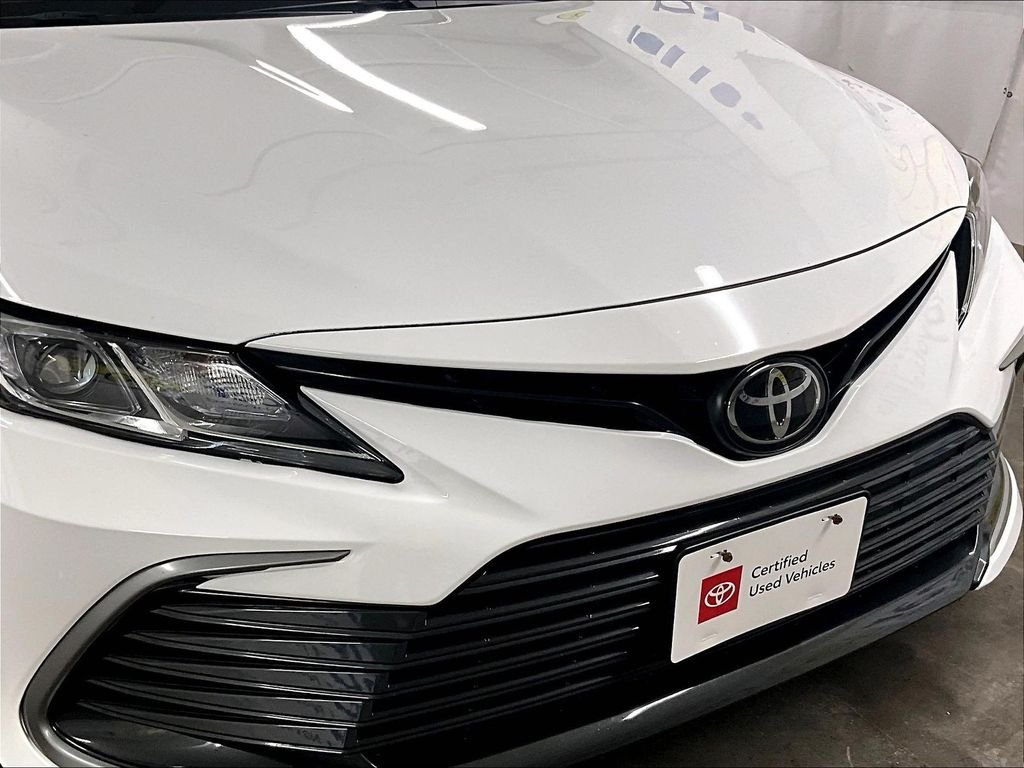Used 2023 White Toyota LE image 31