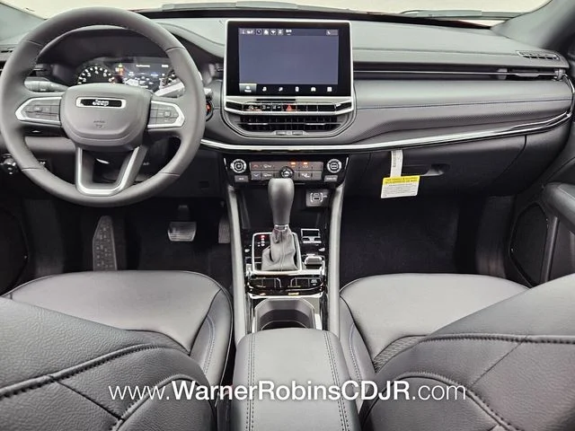 New 2026 Red Hot Pearl-Coat Exterior Paint Jeep Latitude image 8