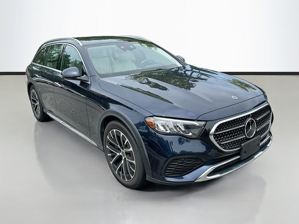 Certified Used 2025  Mercedes-Benz E 450 image 3