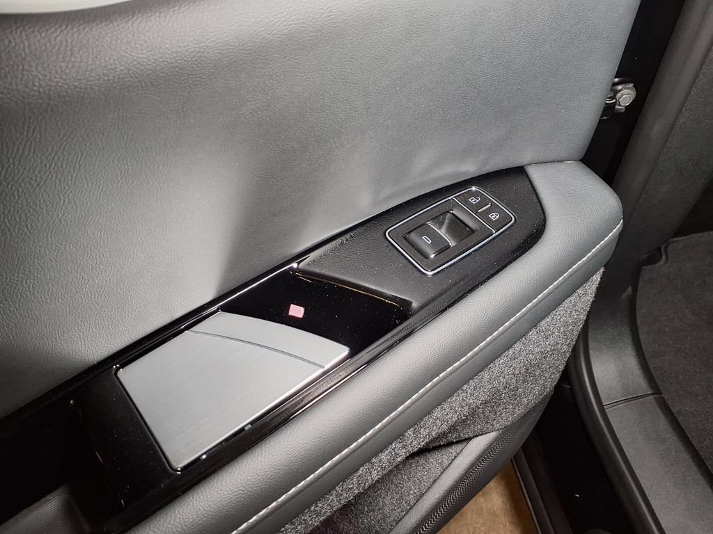 2027 Cadillac OPTIQ Luxury - Photo 11