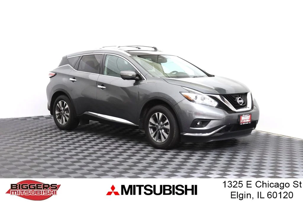 Used 2015 Gray Nissan SL image 1