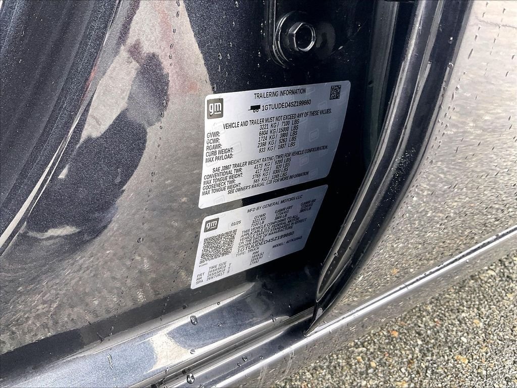 Used 2025 Silver GMC SLT image 34