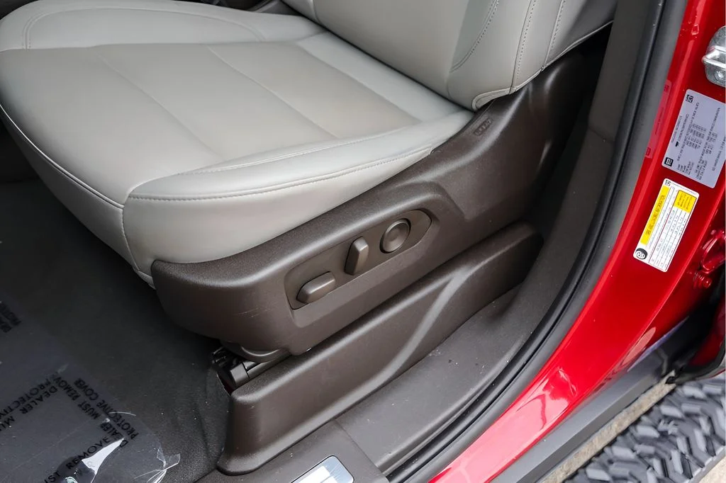 Used 2023 Red Chevrolet Z71 image 11