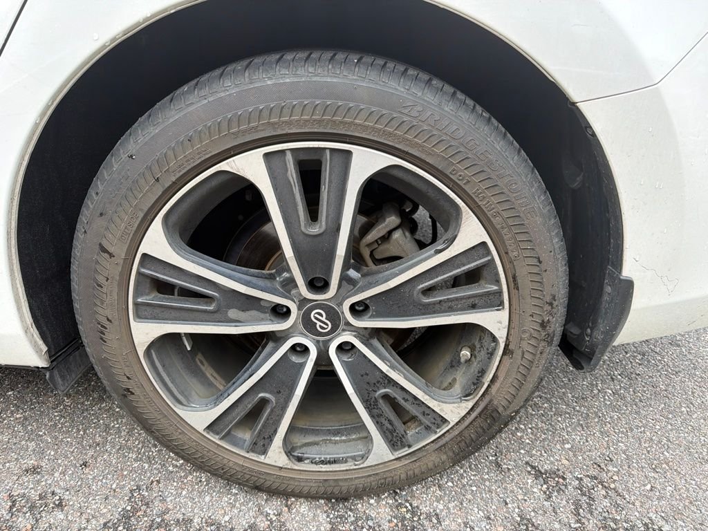 Used 2020 White Mazda Signature image 26
