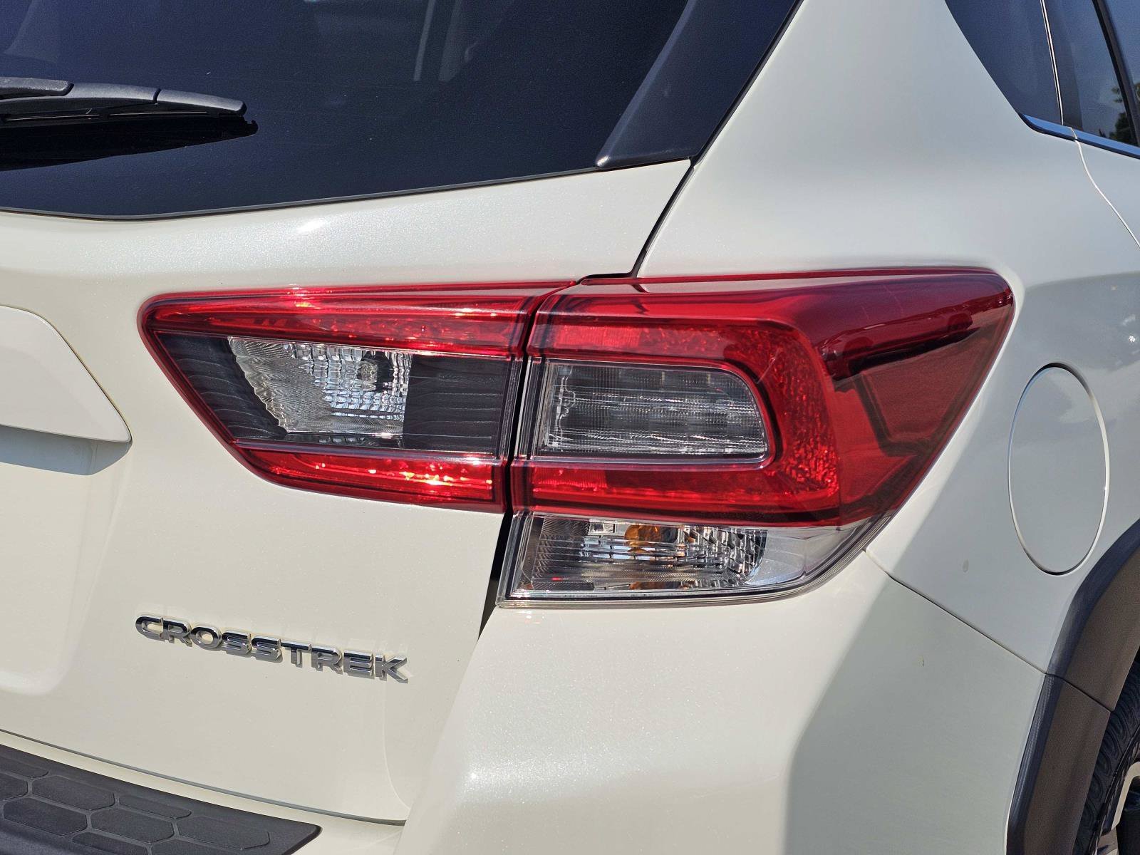 Used 2021 Crystal White Pearl Subaru Limited image 9