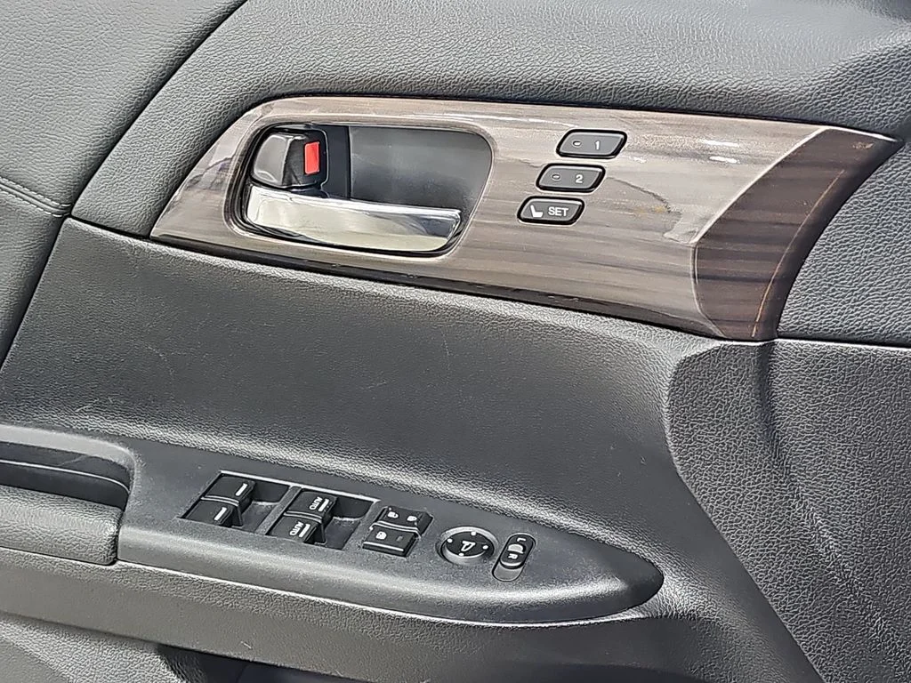 Used 2017  Honda EX-L image 28
