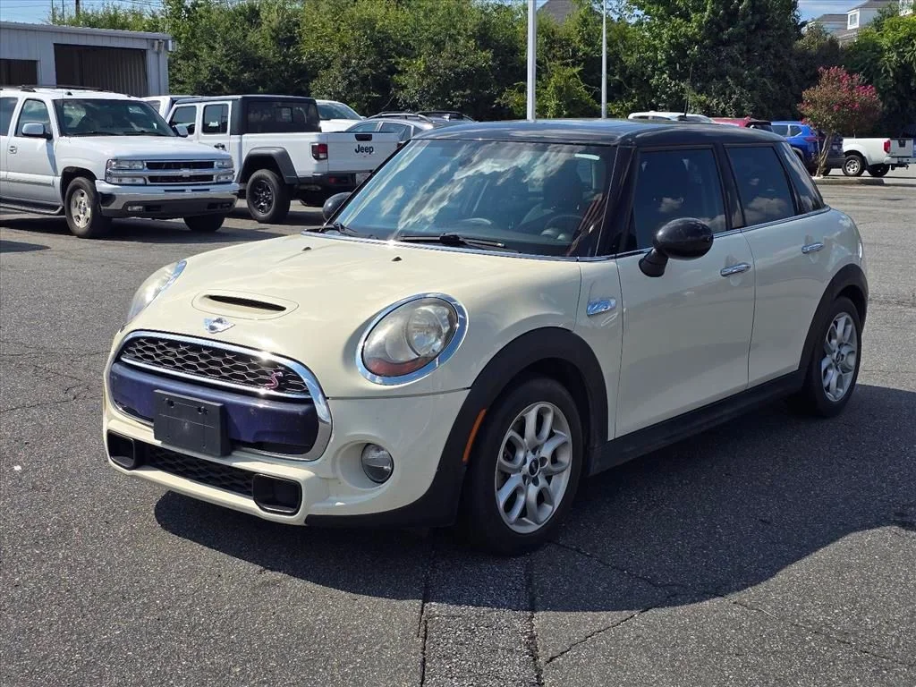 Used 2016 White MINI Base image 2
