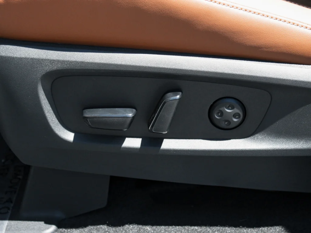 New 2027 2T RAD WHT INFINITI Autograph AWD image 12