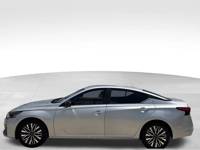 Used 2024 Silver Nissan 2.5 SV image 13