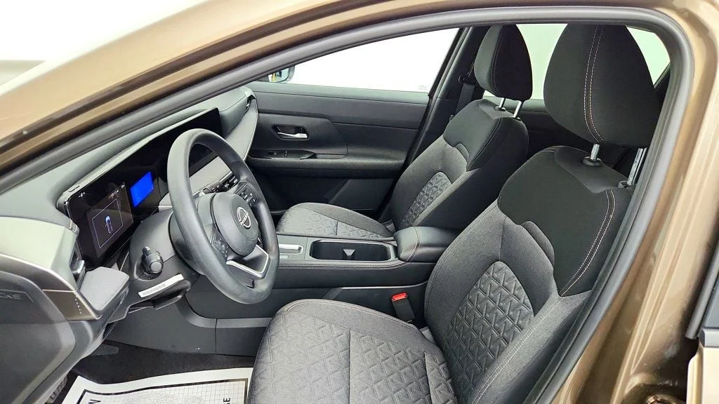 Used 2025 Canyon Bronze Metallic Nissan SV AWD image 19