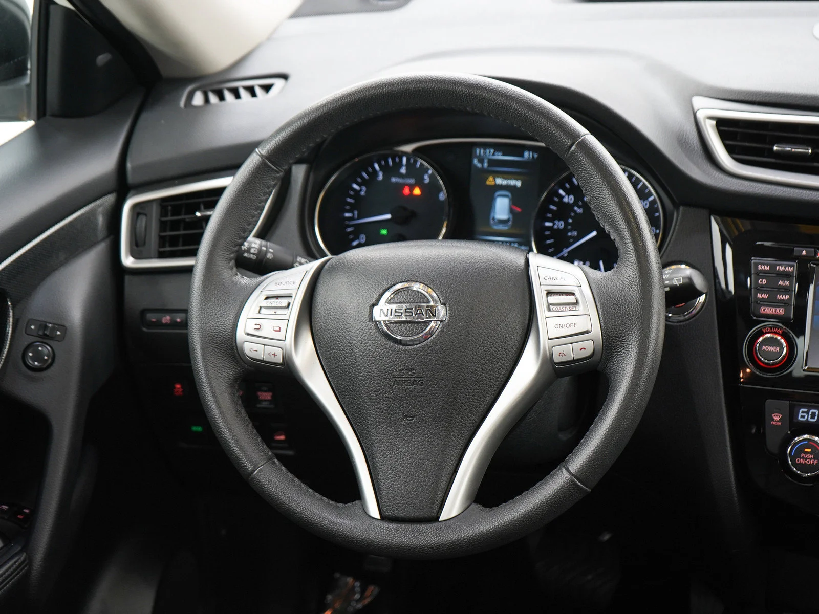 Used 2016 Pearl White Nissan SL image 16