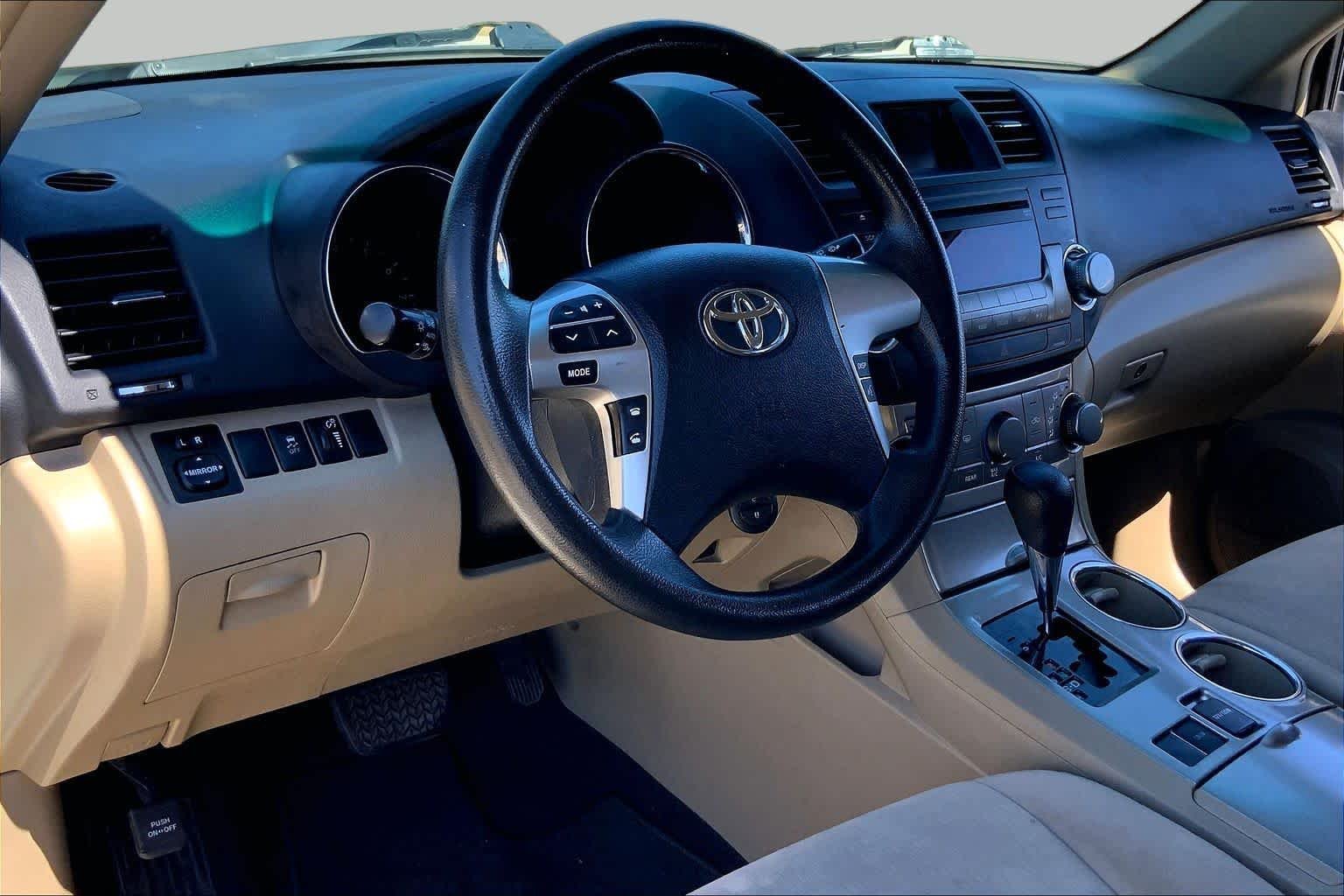 Used 2012 Blizzard Pearl Toyota  image 16