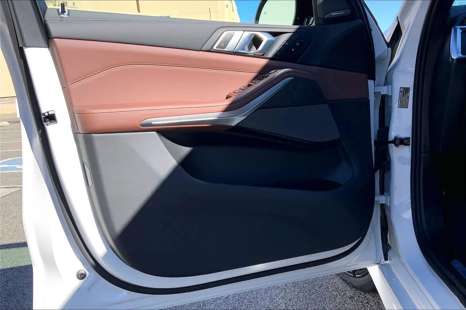 New 2026 Alpine White BMW xDrive40i image 10