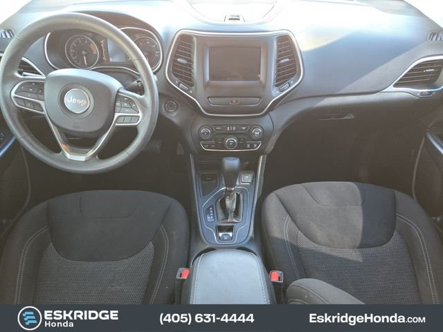 Used 2019 Red Jeep Latitude image 5
