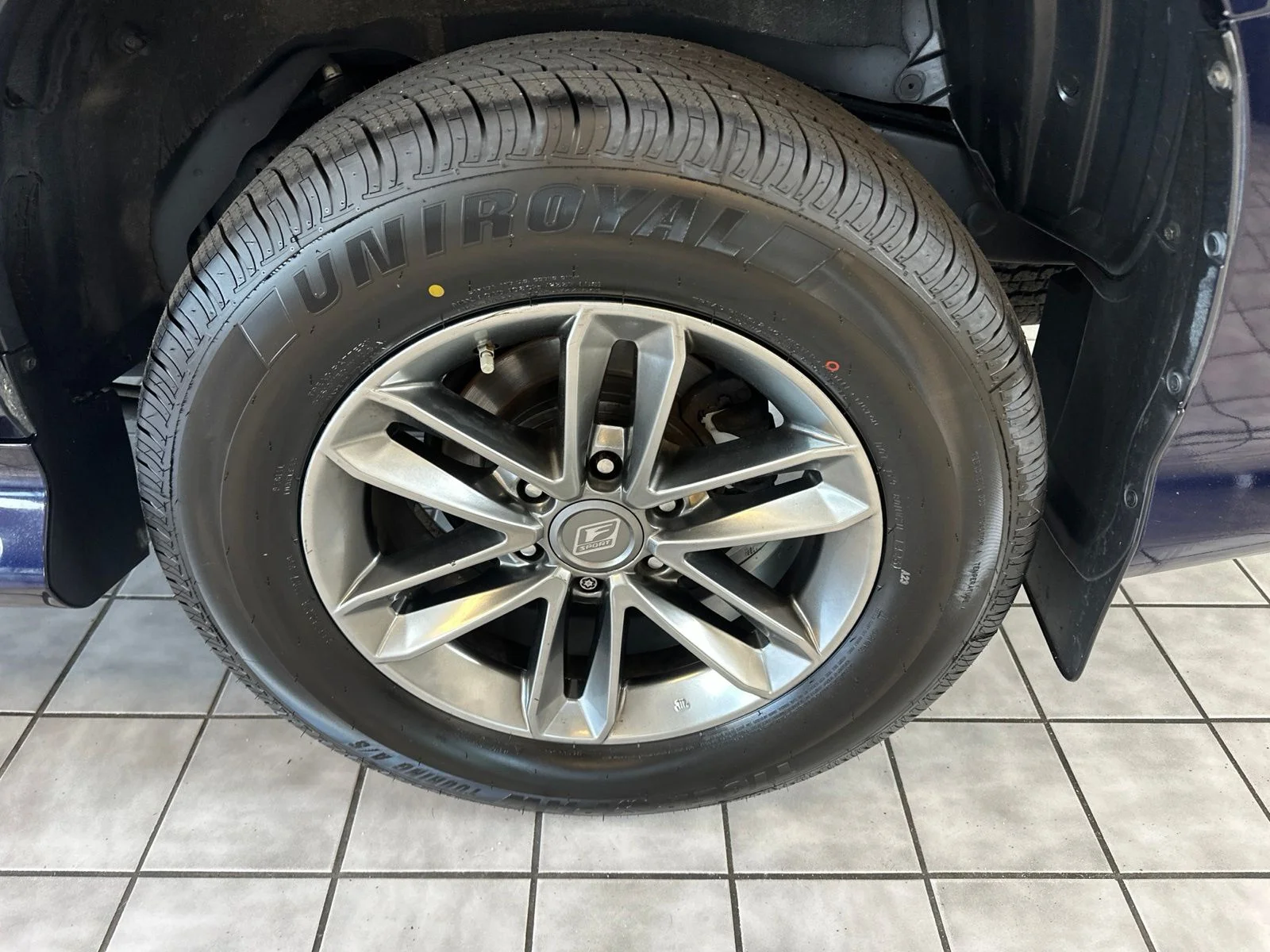 Used 2022  Lexus 460 image 25