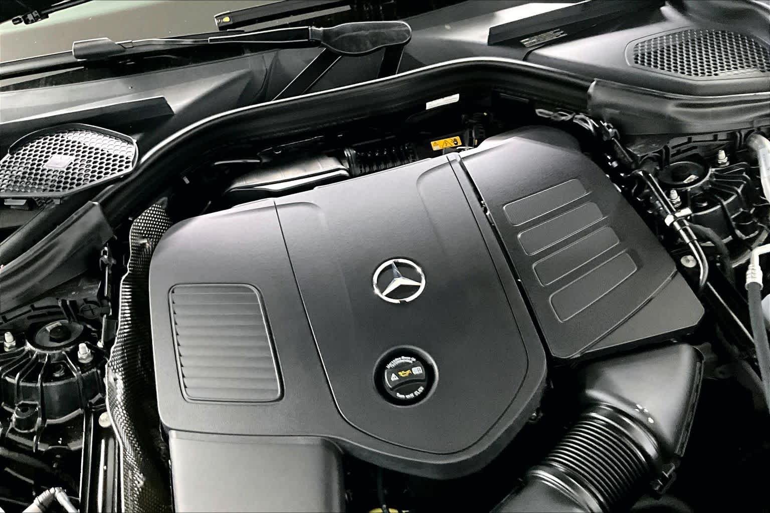 New 2027 Graphite Grey Metallic Mercedes-Benz GLC 300 image 16