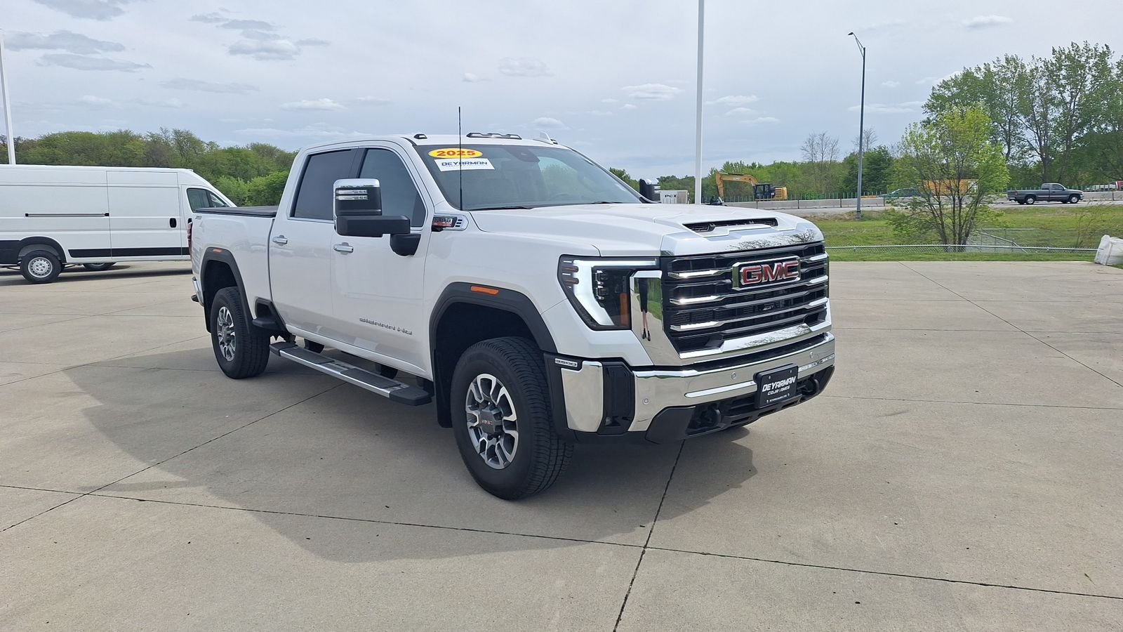 Used 2025 White GMC SLT image 2