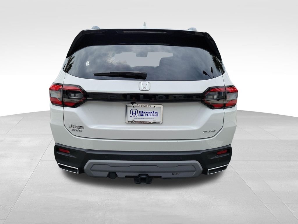 Certified Used 2023 Platinum White Pearl Honda AWD ELITE image 9