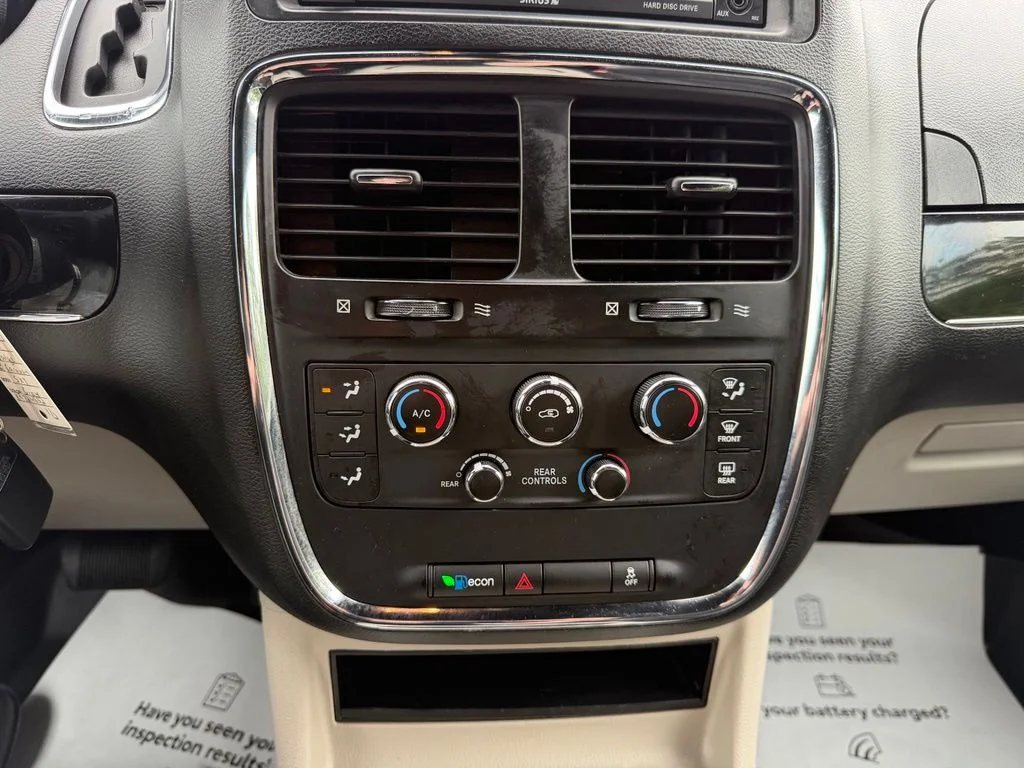 Used 2019 Gray Dodge SXT image 18