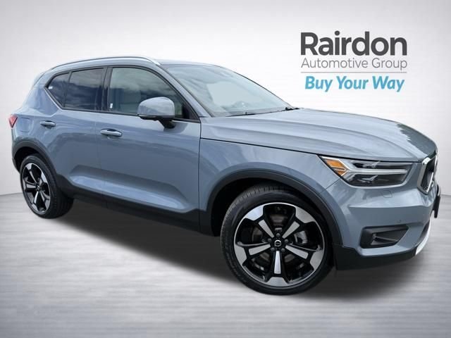 2020 Volvo XC40 T5 Momentum AWD's photo