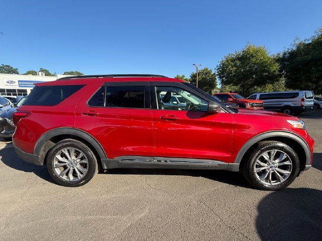 Used 2022 Rapid Red Metallic Tinted Clearcoat Ford XLT image 4
