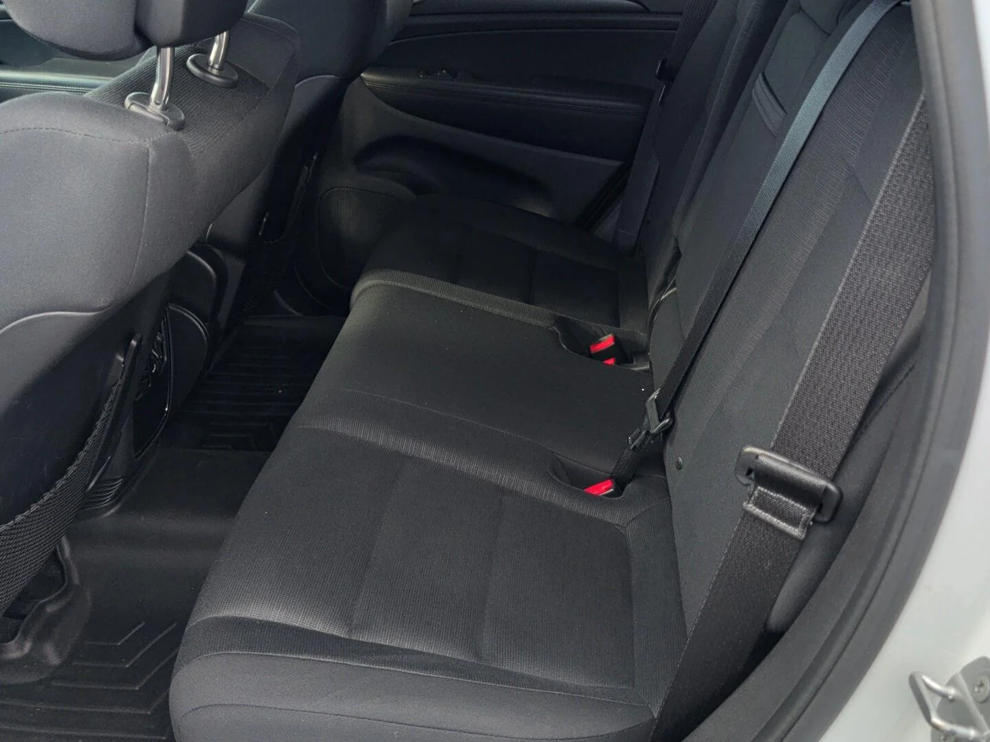 Used 2016 White Jeep Laredo image 25