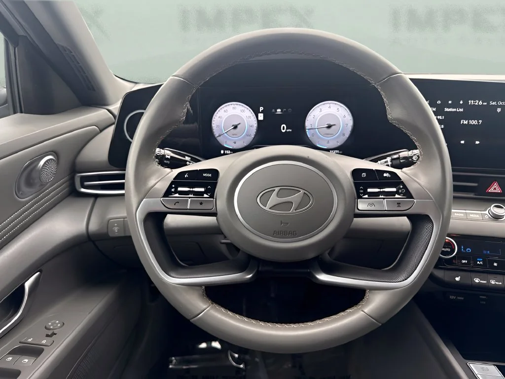 Used 2025 Silver Hyundai SEL Convenience image 13