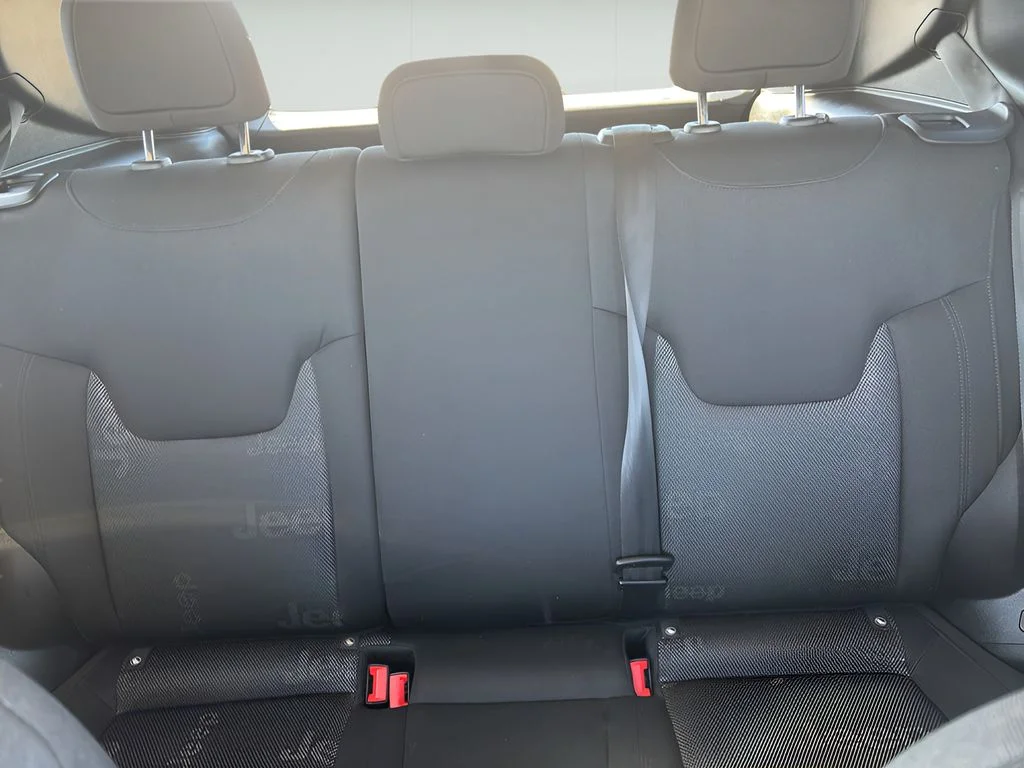 Used 2017 Granite Crystal Metallic Clearcoat Jeep Latitude image 16