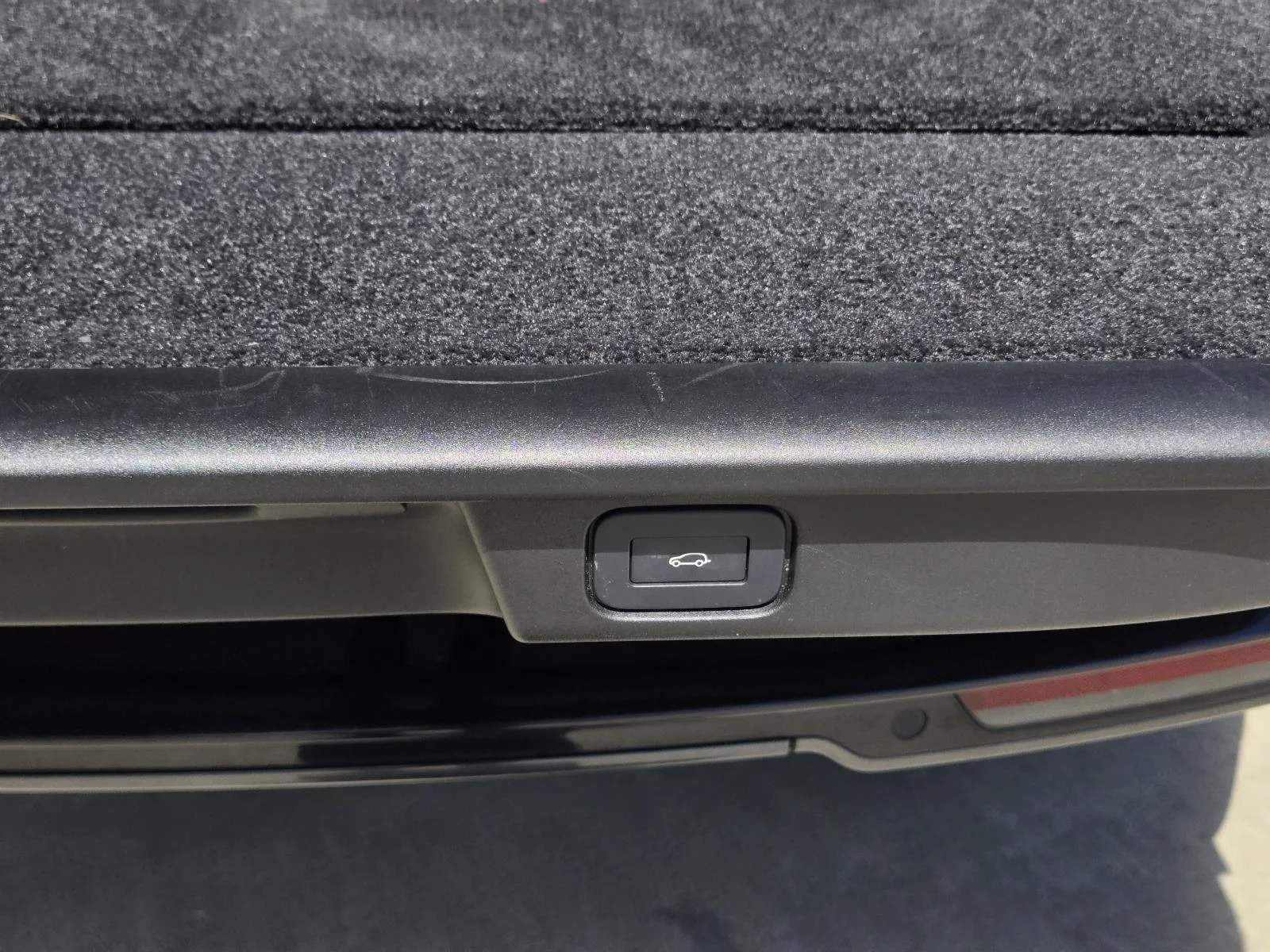 Used 2023 Santorini Black Metallic Land Rover SE image 10