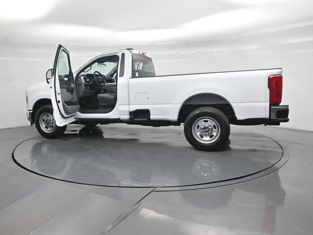 New 2026 Oxford White Ford XL image 25