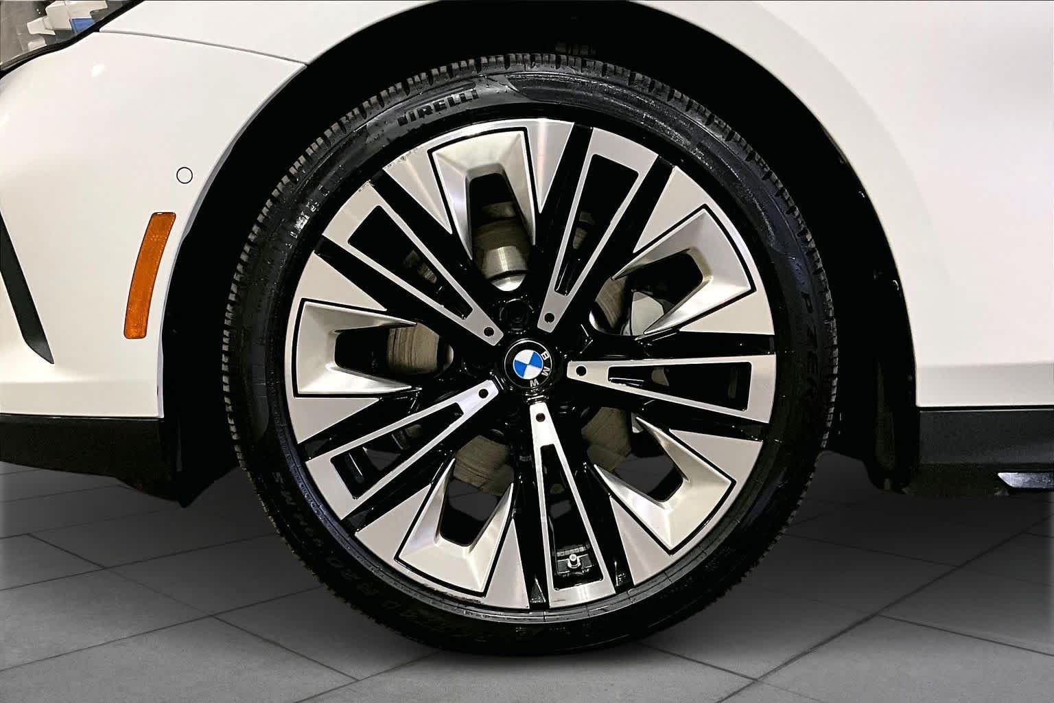 Used 2026 Mineral White Metallic BMW 530i xDrive image 10