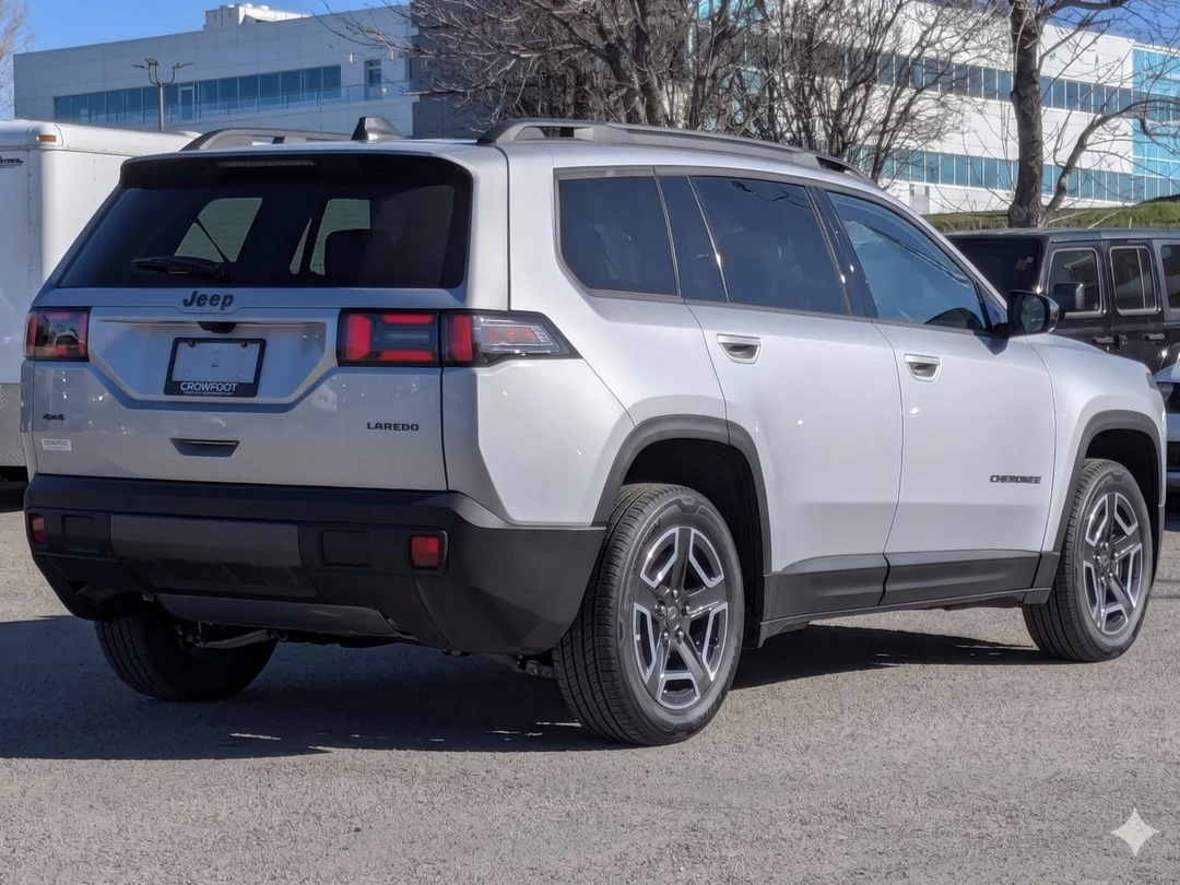 New 2026 Silver Jeep Laredo - - 4x4 - 1.6L Turbo Hybrid - Uconnect 5 w/ 12.3 Screen & More! image 8