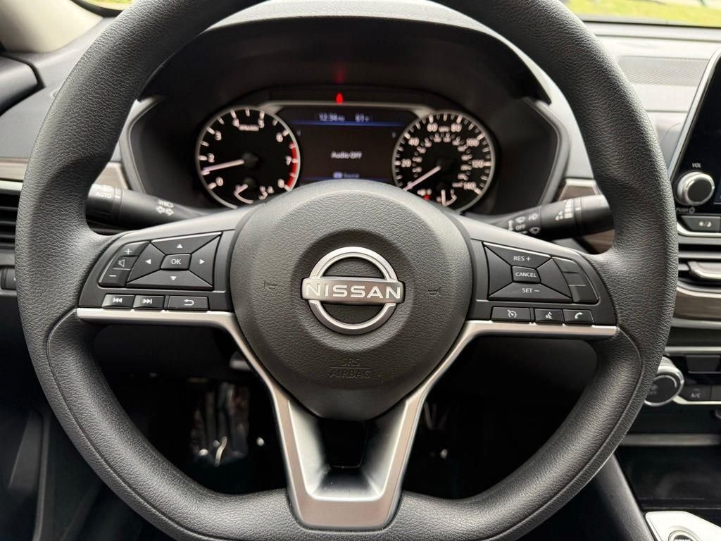 Used 2024  Nissan 2.5 SV image 15