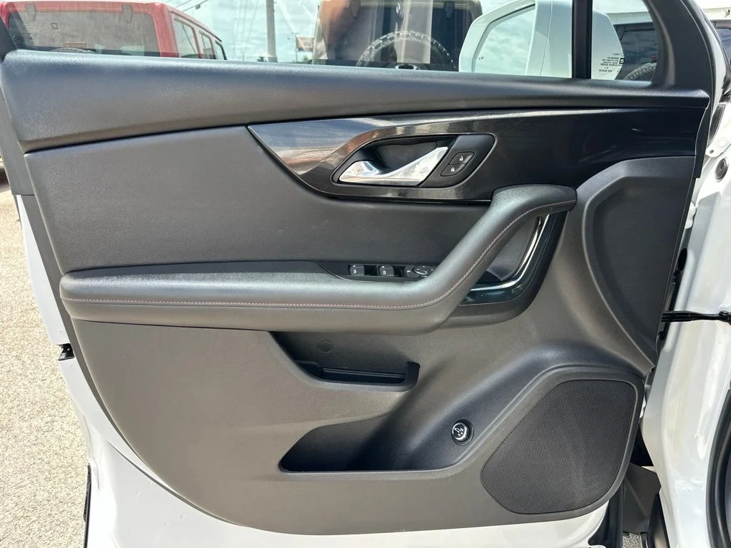Used 2019 White Chevrolet RS image 26