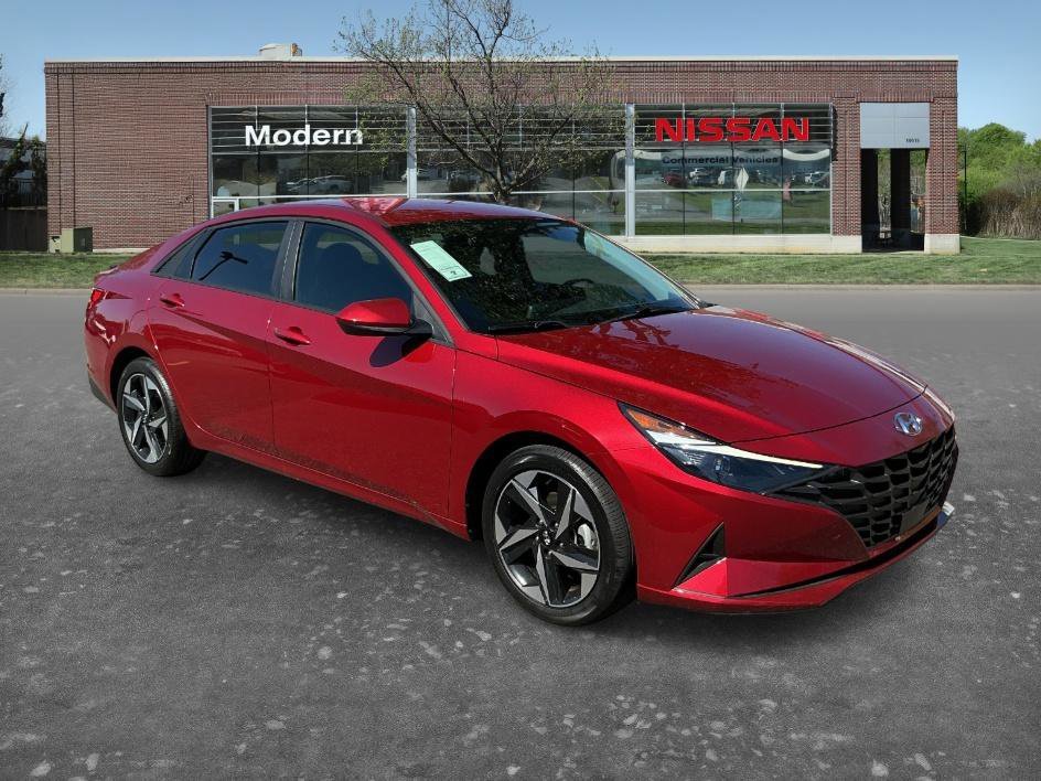 Used 2023 Ultimate Red Hyundai SEL image 5