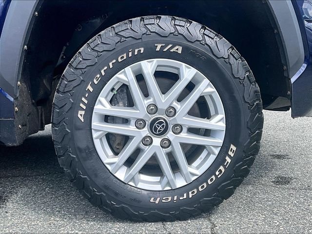 Used 2023  Toyota SR5 image 9