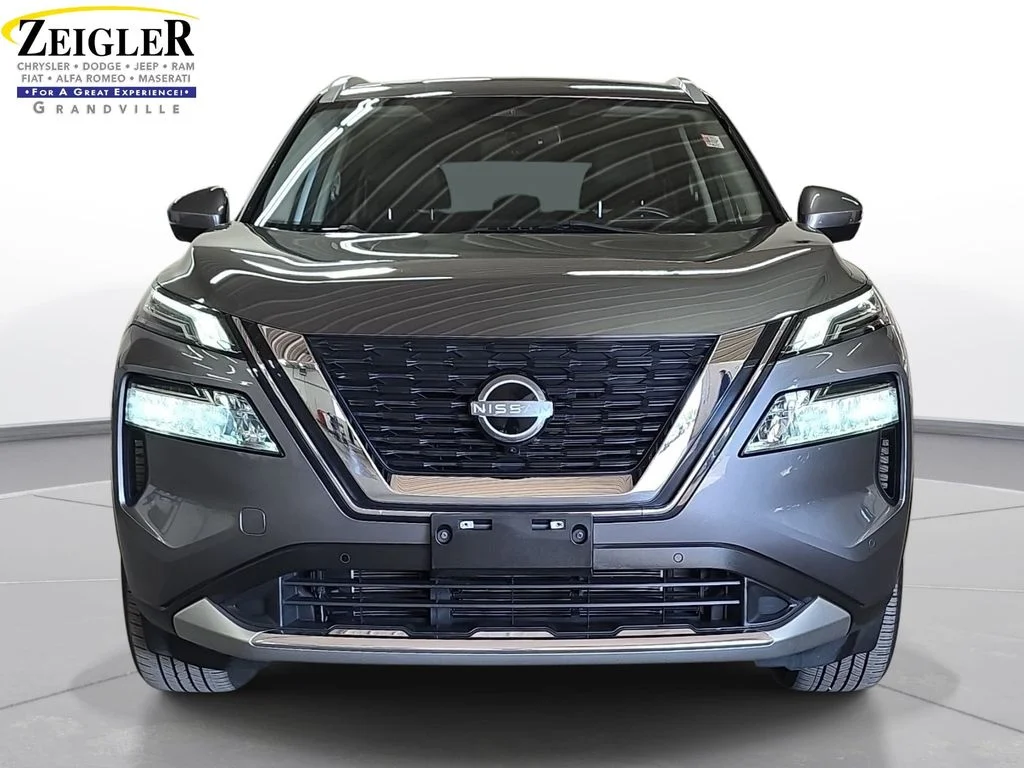 Used 2023 Gray Nissan Platinum image 2