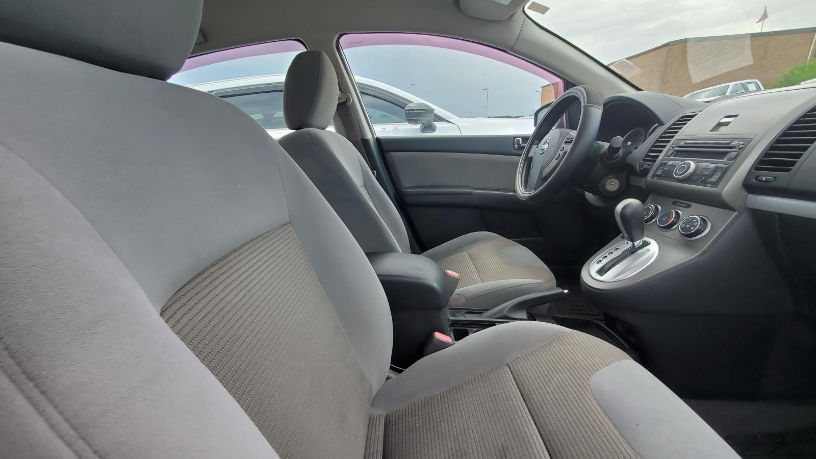 Used 2010 Brilliant Silver Nissan 2.0 SR image 4