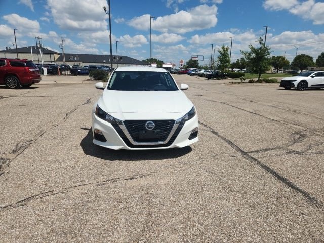 Used 2022 Glacier White Nissan 2.5 S image 4