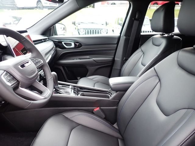 New 2026 Diamond Black Crystal Pearlcoat Jeep Limited image 12