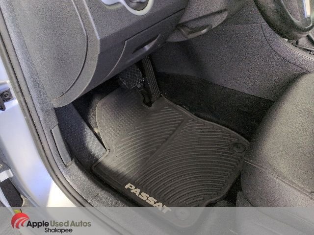 Used 2013 Silver Volkswagen 2.5 SE image 13