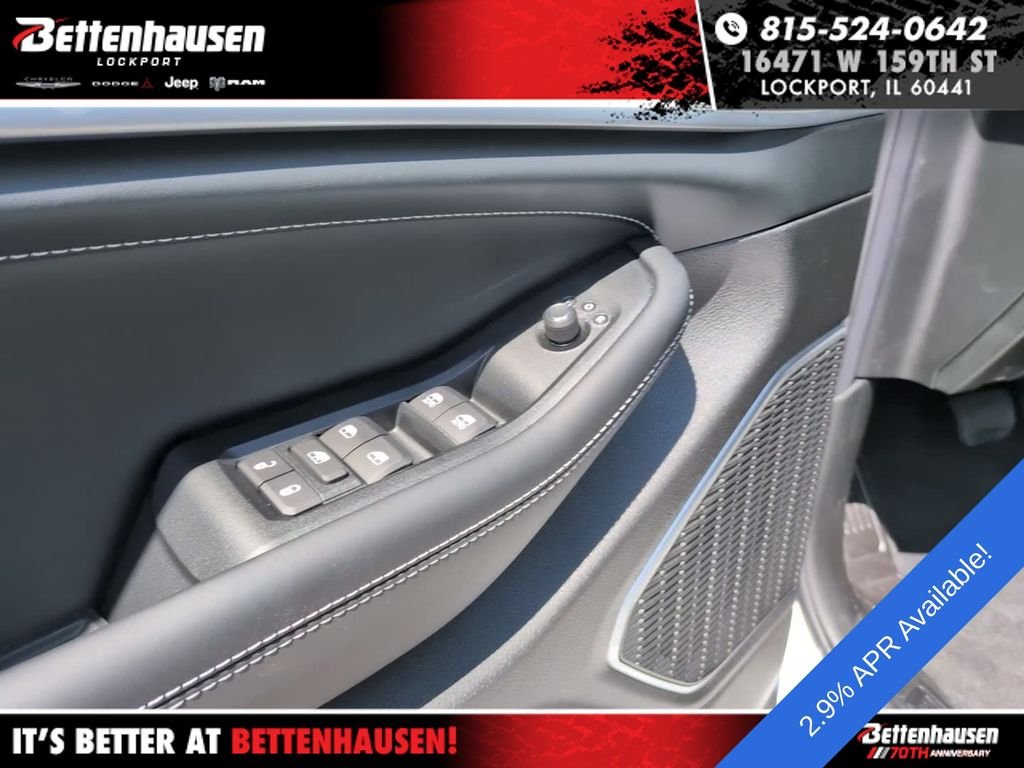 New 2026 Silver Zynith Exterior Paint Jeep Limited image 16