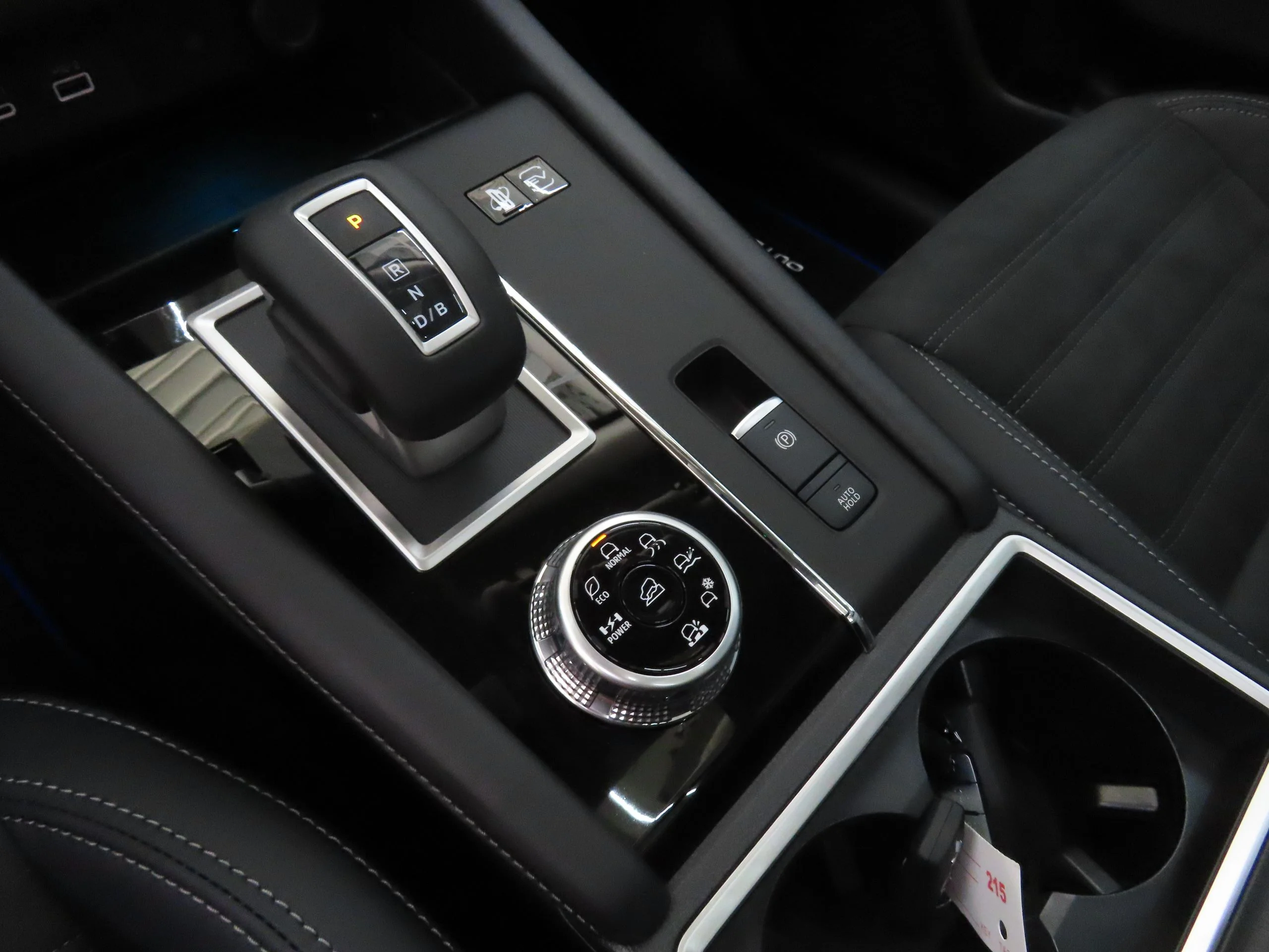2025 Mitsubishi Outlander Plug-in Hybrid SE - Photo 14