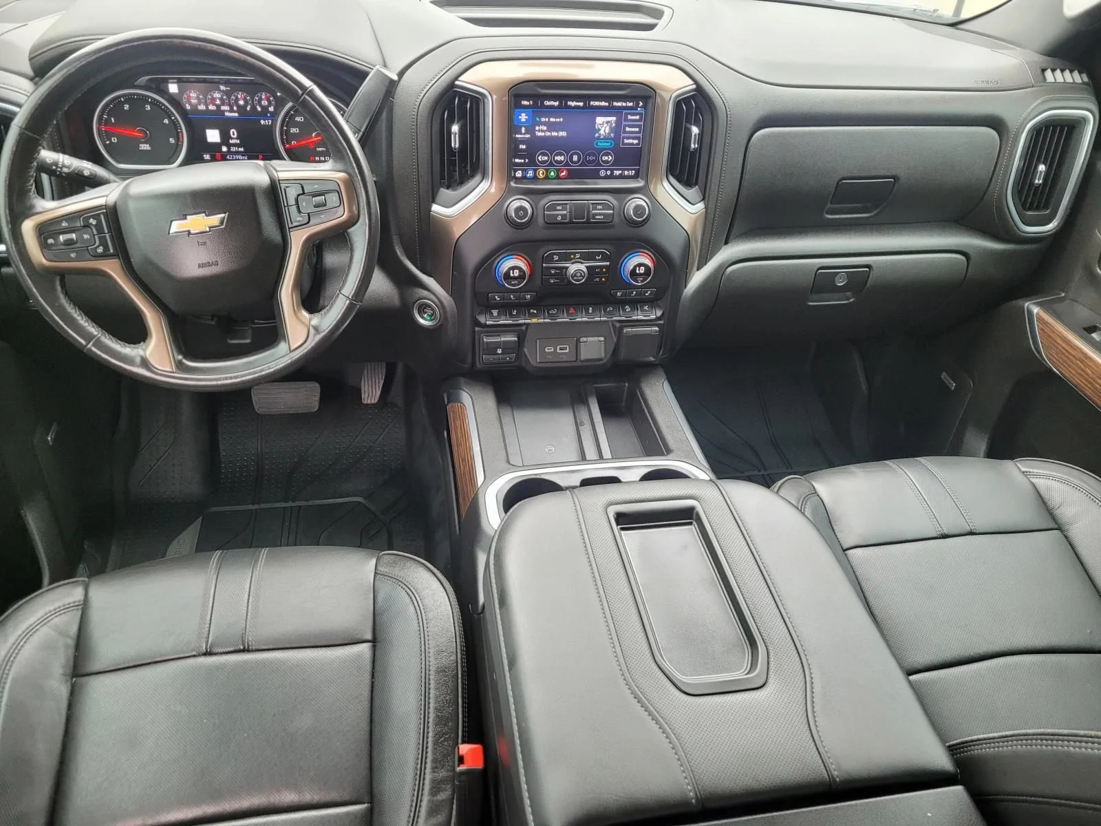 Used 2022 Silver Ice Metallic Chevrolet High Country image 18