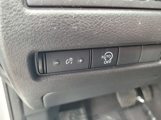 Used 2023 White Nissan S image 19