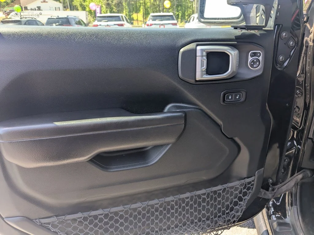 Used 2020 Black Clearcoat Jeep Mojave image 11