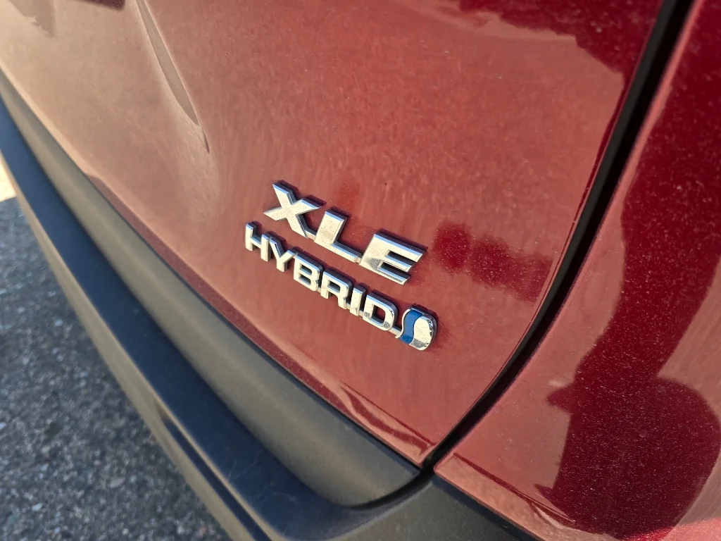 Used 2019 Ruby Flare Pearl Toyota Hybrid XLE image 10